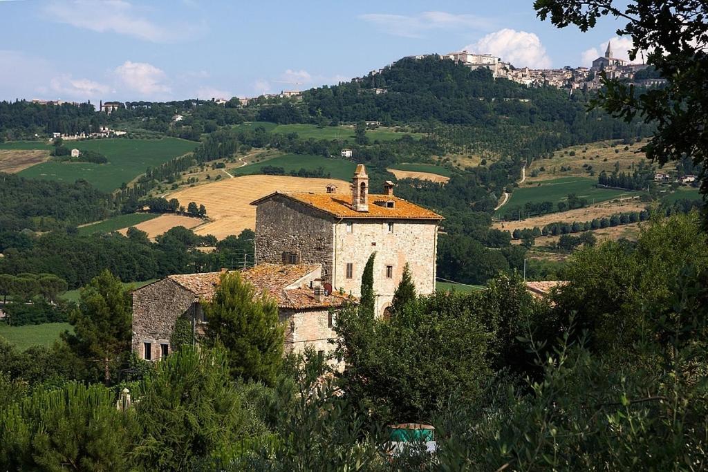 Gli Appartamenti Di Torre Bertona Todi Room photo