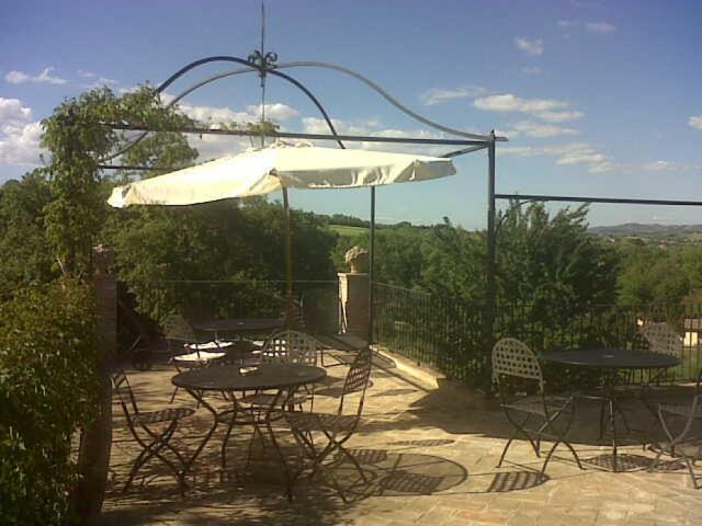 Gli Appartamenti Di Torre Bertona Todi Room photo