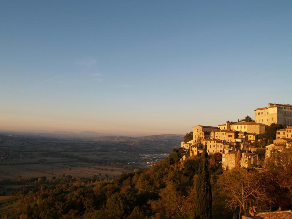 Gli Appartamenti Di Torre Bertona Todi Room photo